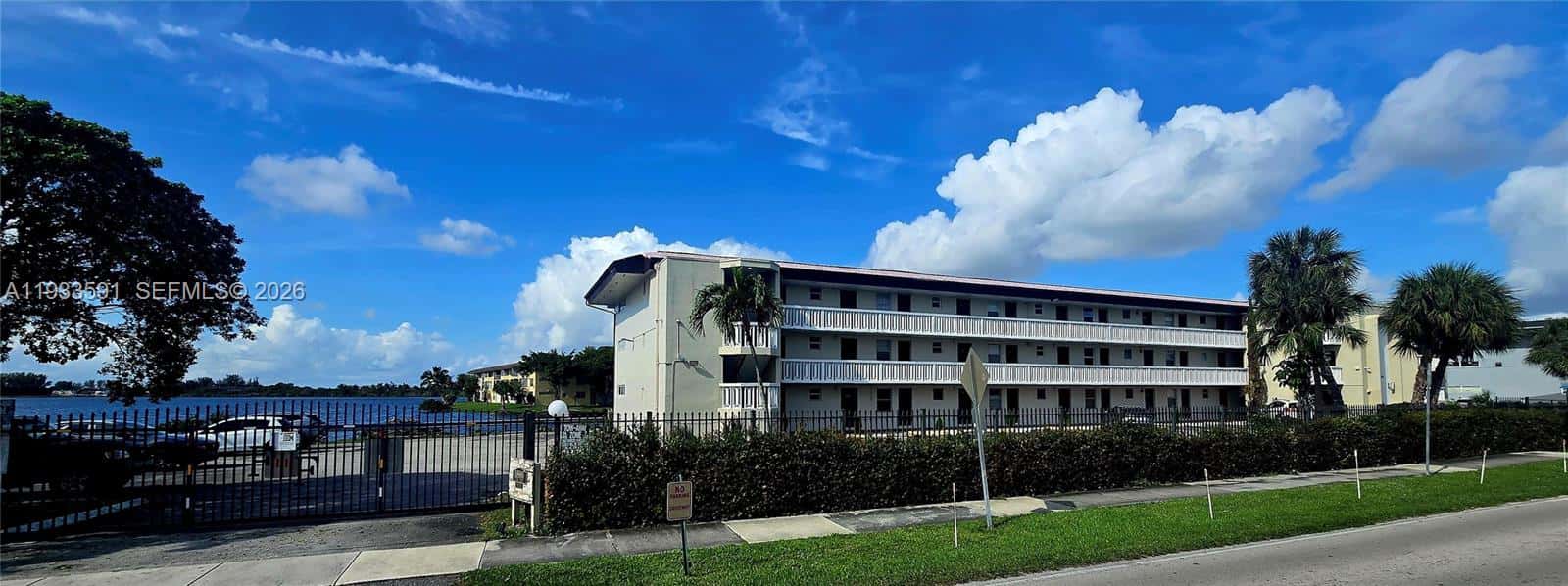 18900 NE 14th Ave # D105, Miami FL 33179