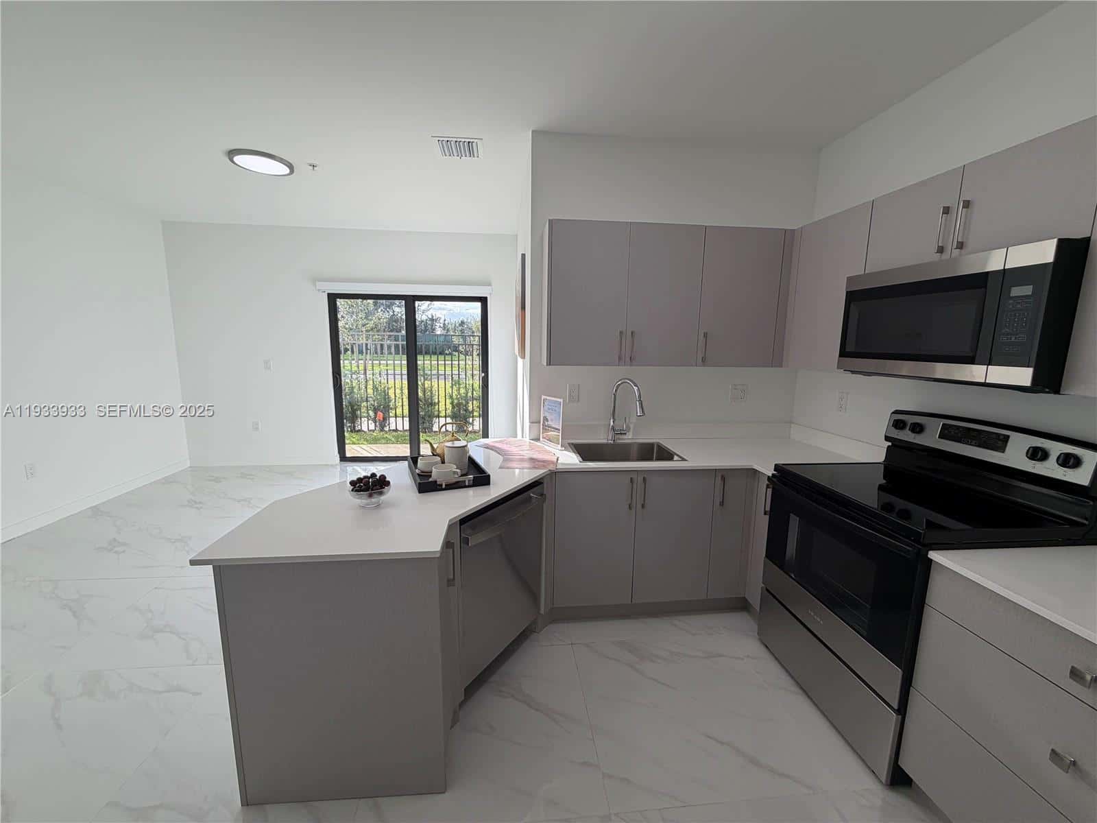 2308 E 4th ave # 208, Hialeah FL 33013