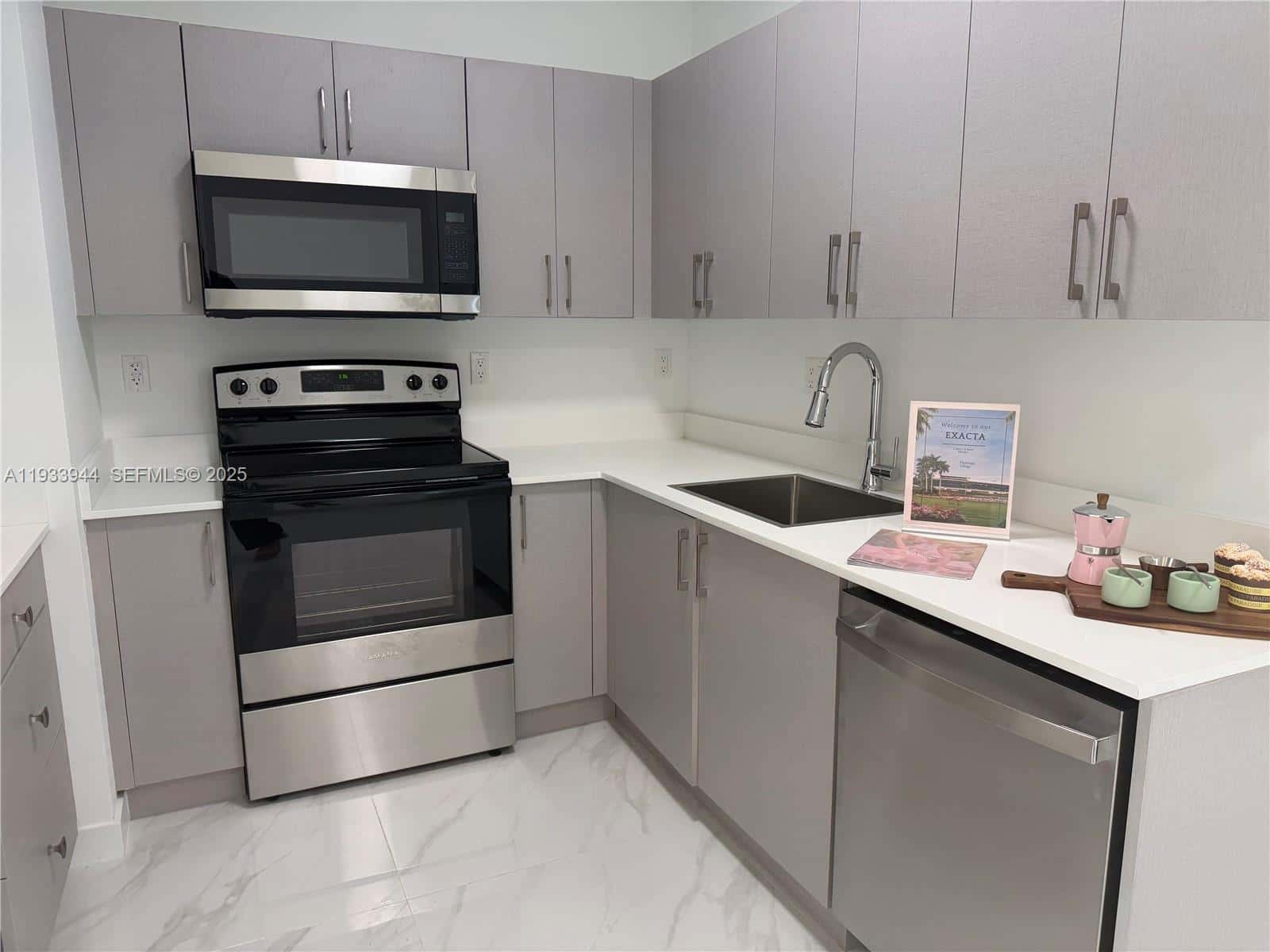 2306 E 4th ave # 303, Hialeah FL 33013