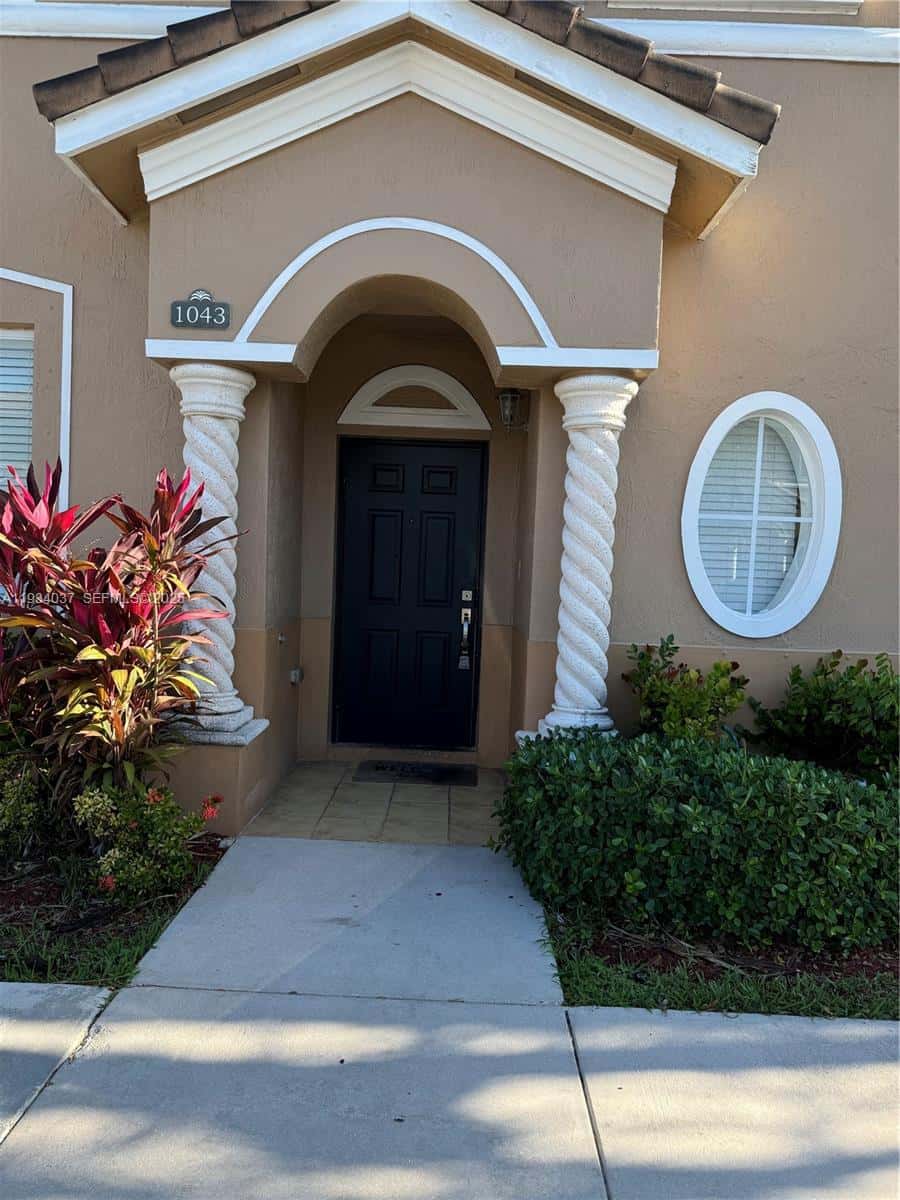 1043 SE 23rd Ave, Homestead FL 33035