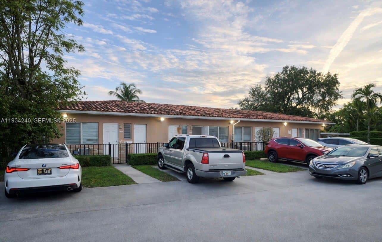 3080 SW 1st St, Miami FL 33135