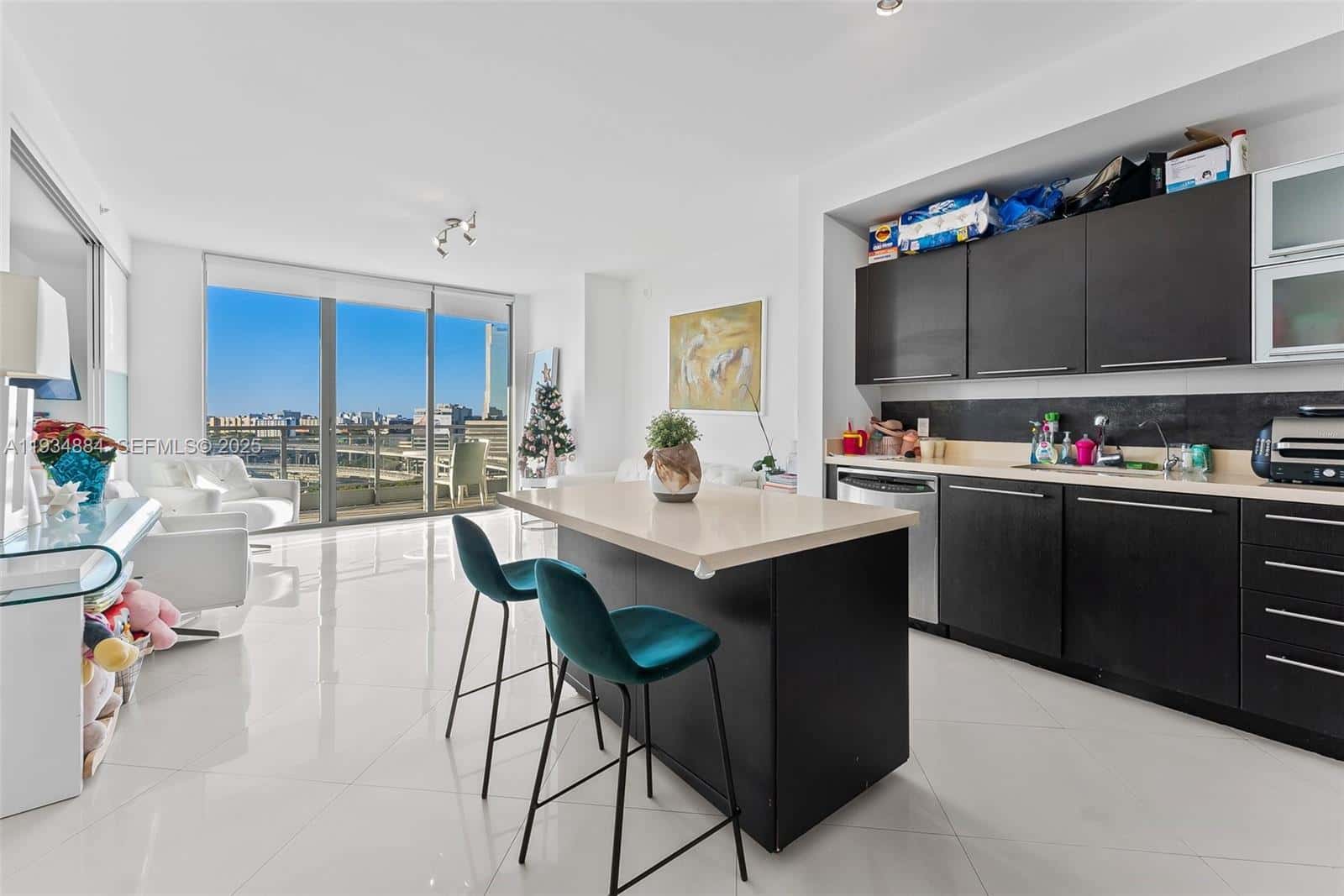 90 SW 3rd St # 1410, Miami FL 33130