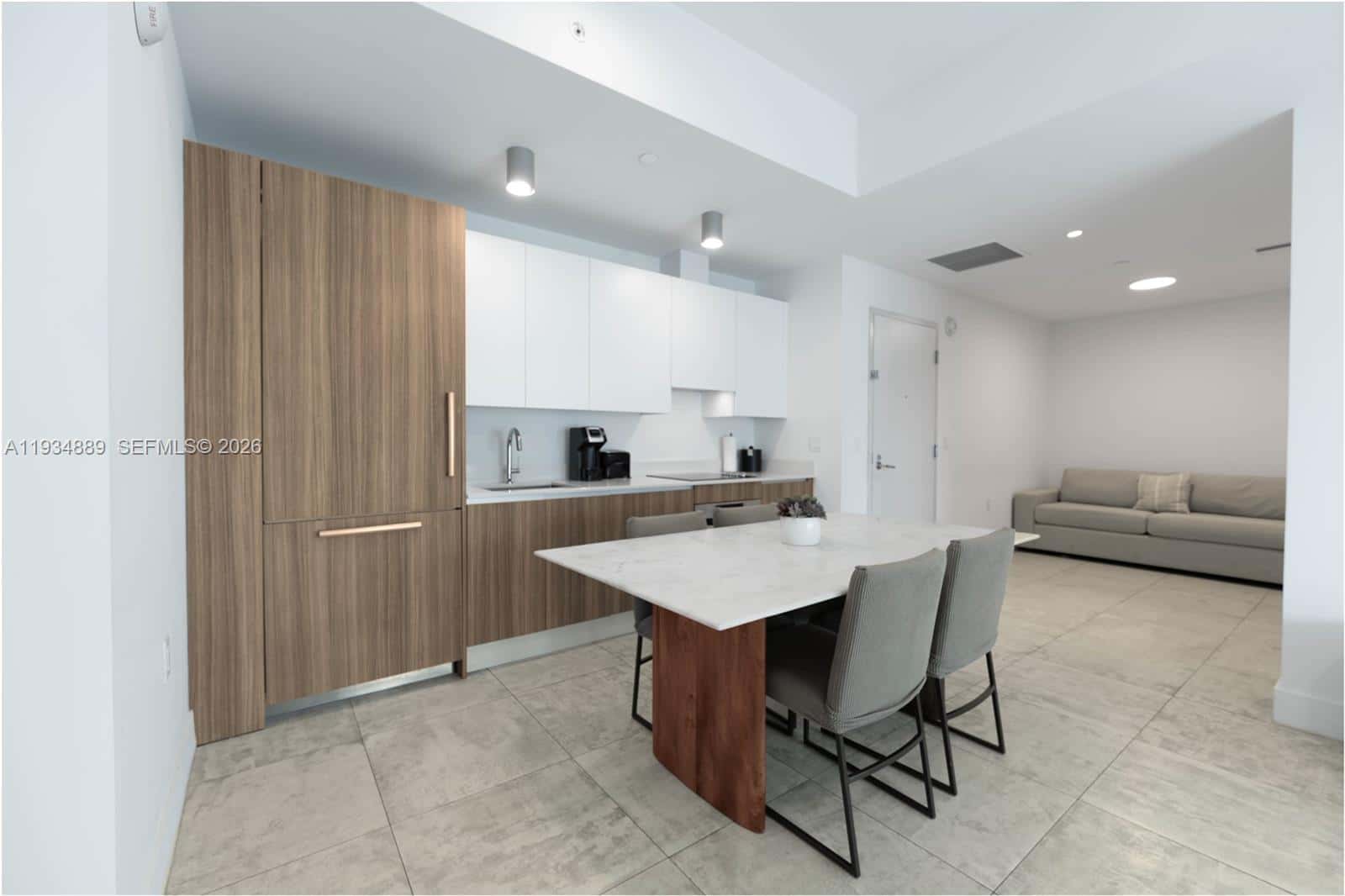239 SW 9th St # 2103, Miami FL 33130