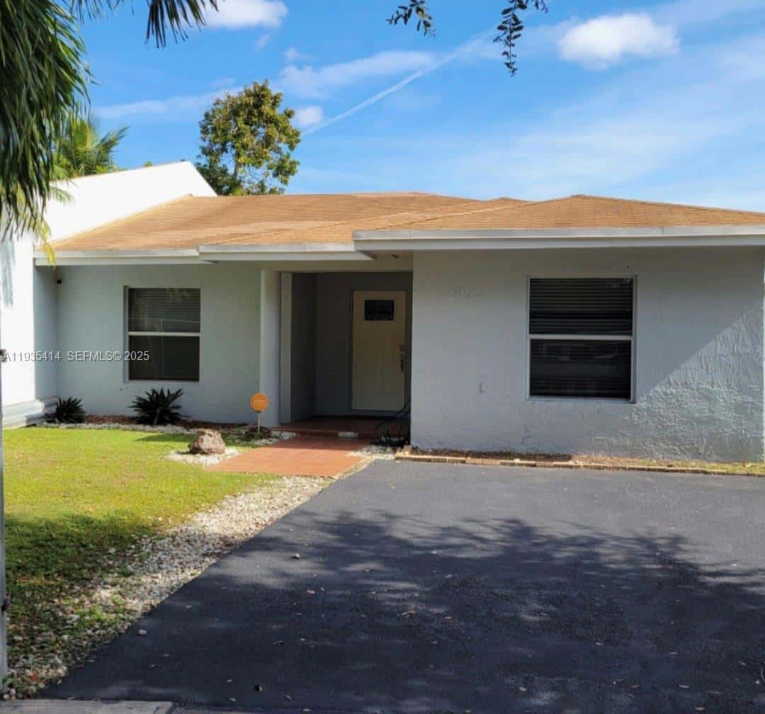 18953 SW 113th Ct, Miami FL 33157
