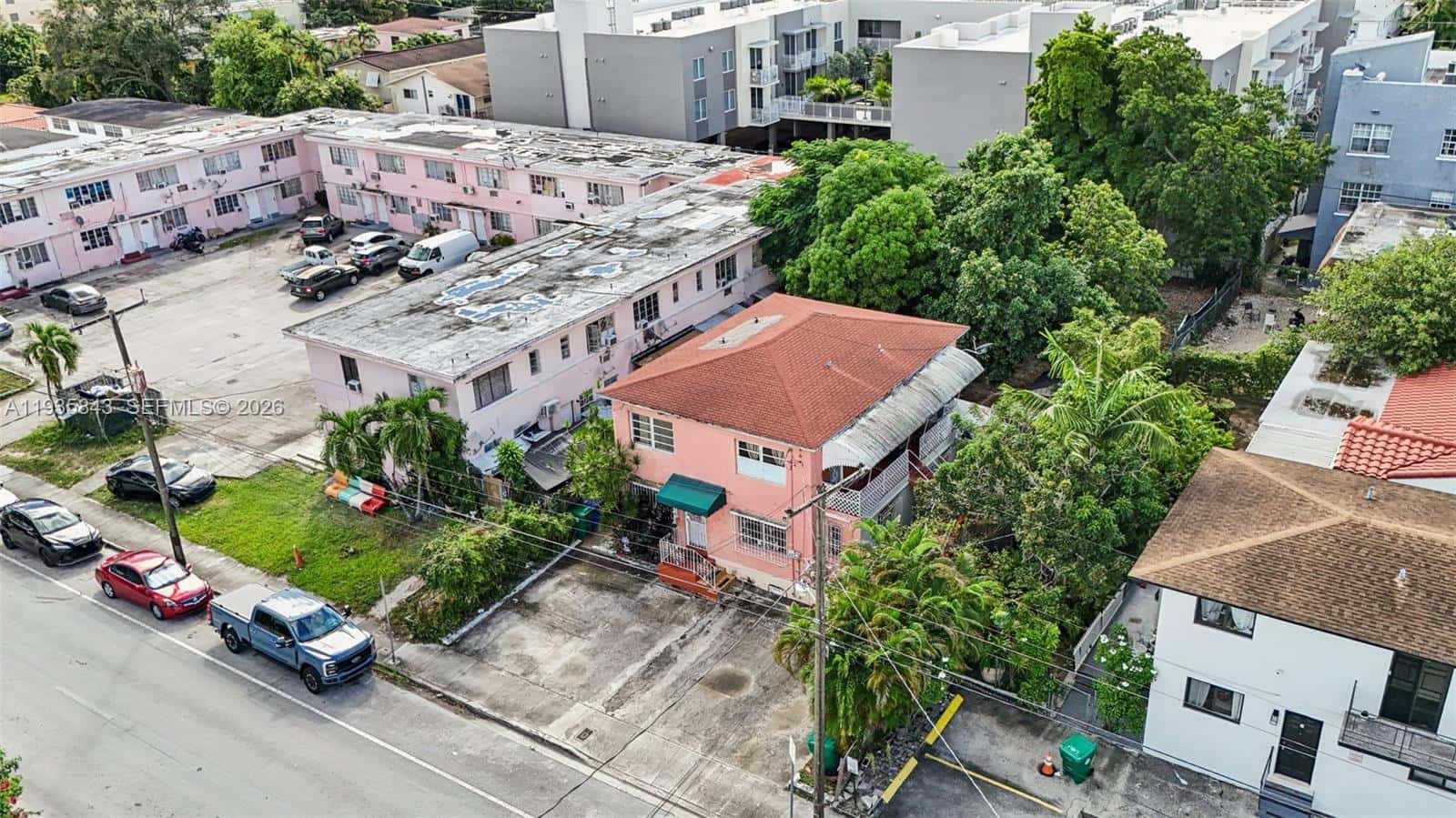 984 SW 6th St, Miami FL 33130