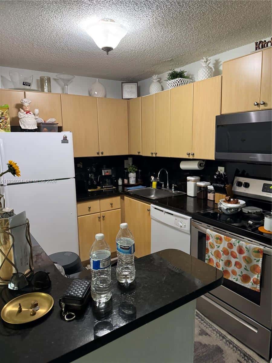 7155 NW 179th St # 112, Hialeah FL 33015