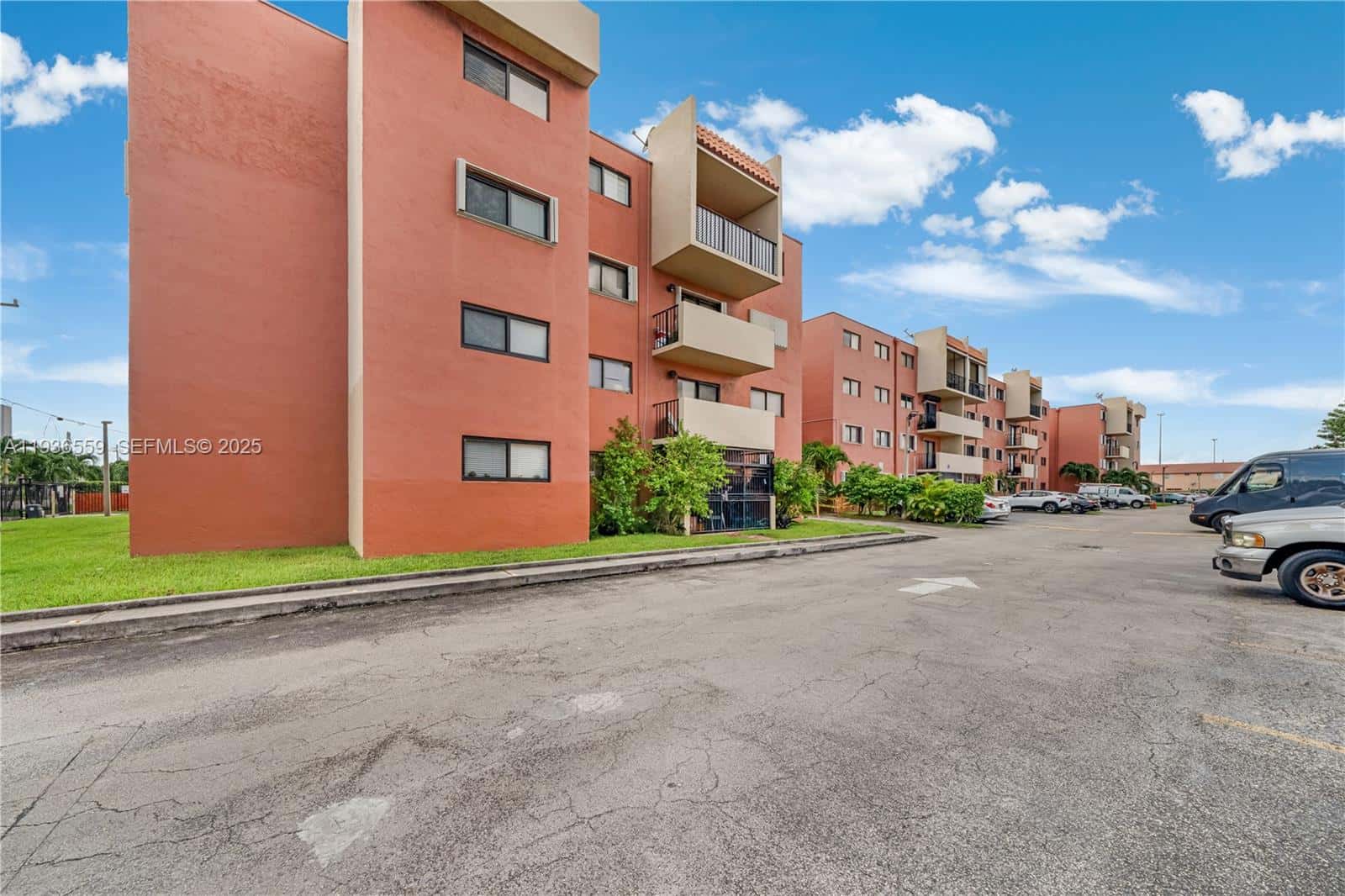 8095 NW 8th St # 412, Miami FL 33126