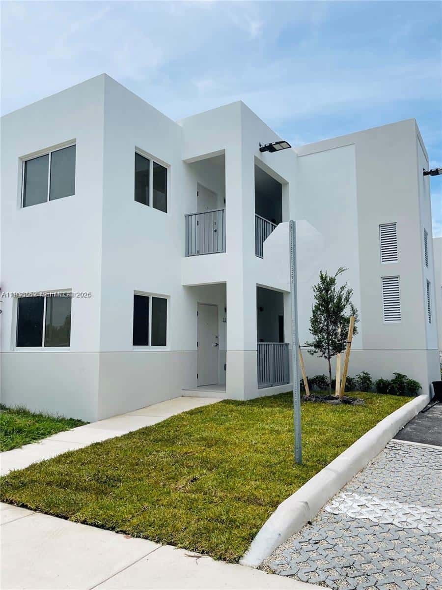 310 E 7th St # 203, Hialeah FL 33010