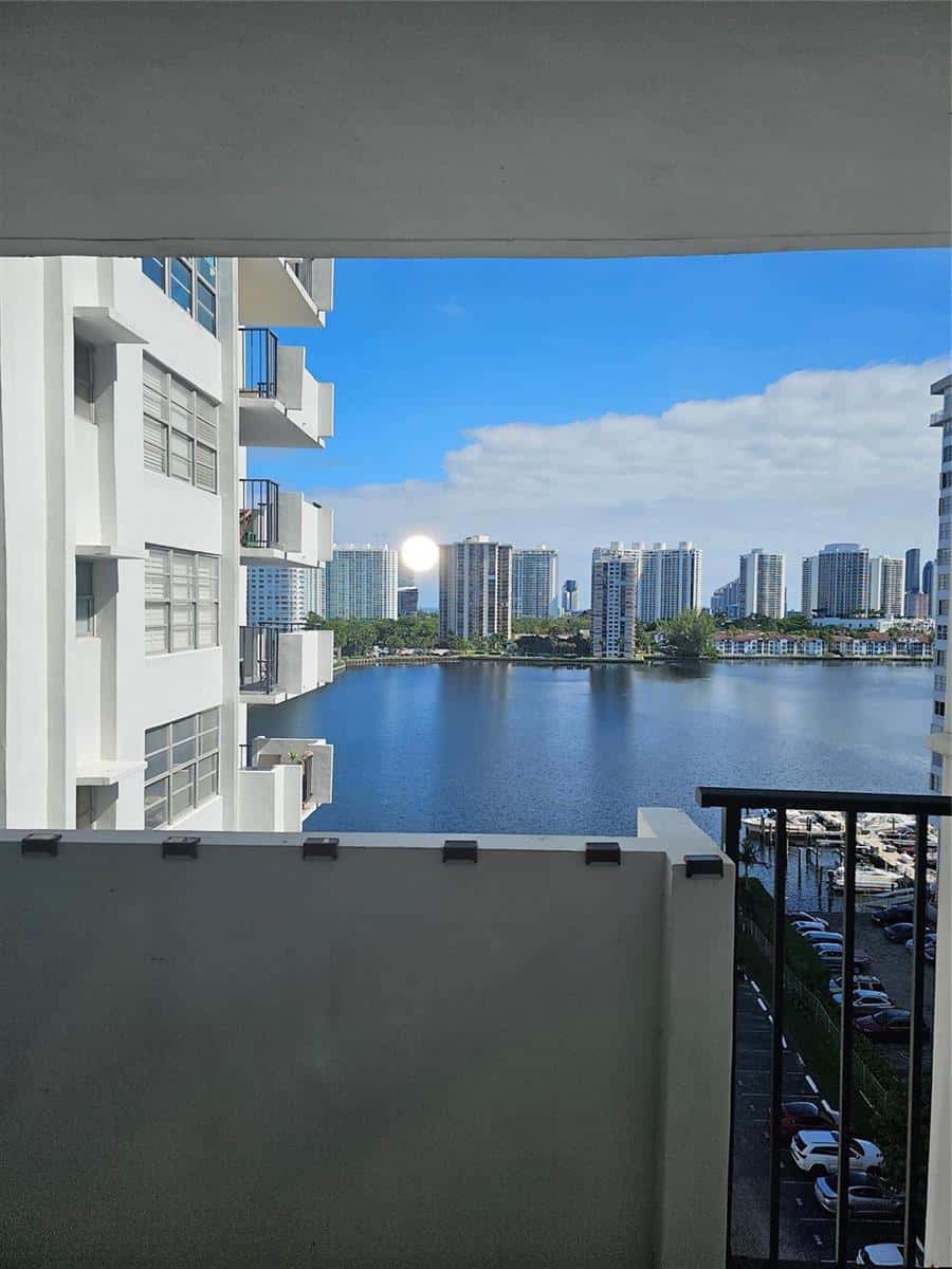 2750 NE 183rd Street # 1101, Aventura FL 33160