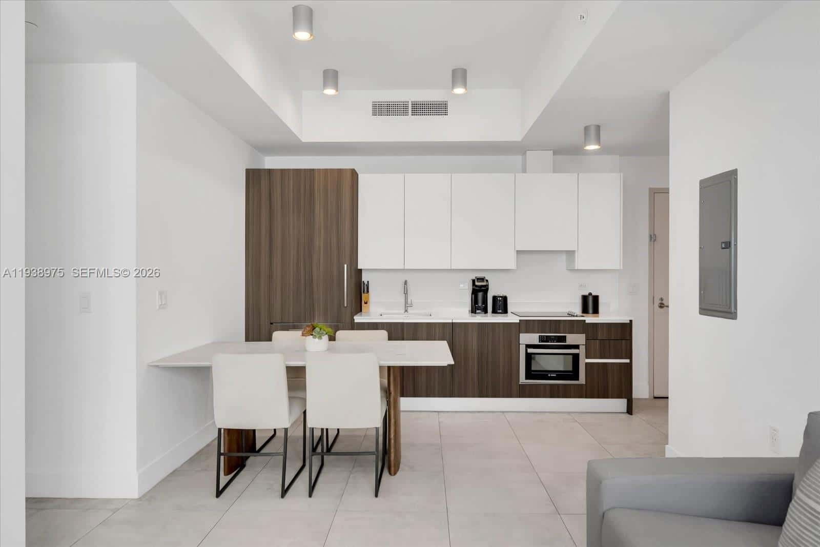 239 SW 9th St # 1603, Miami FL 33130