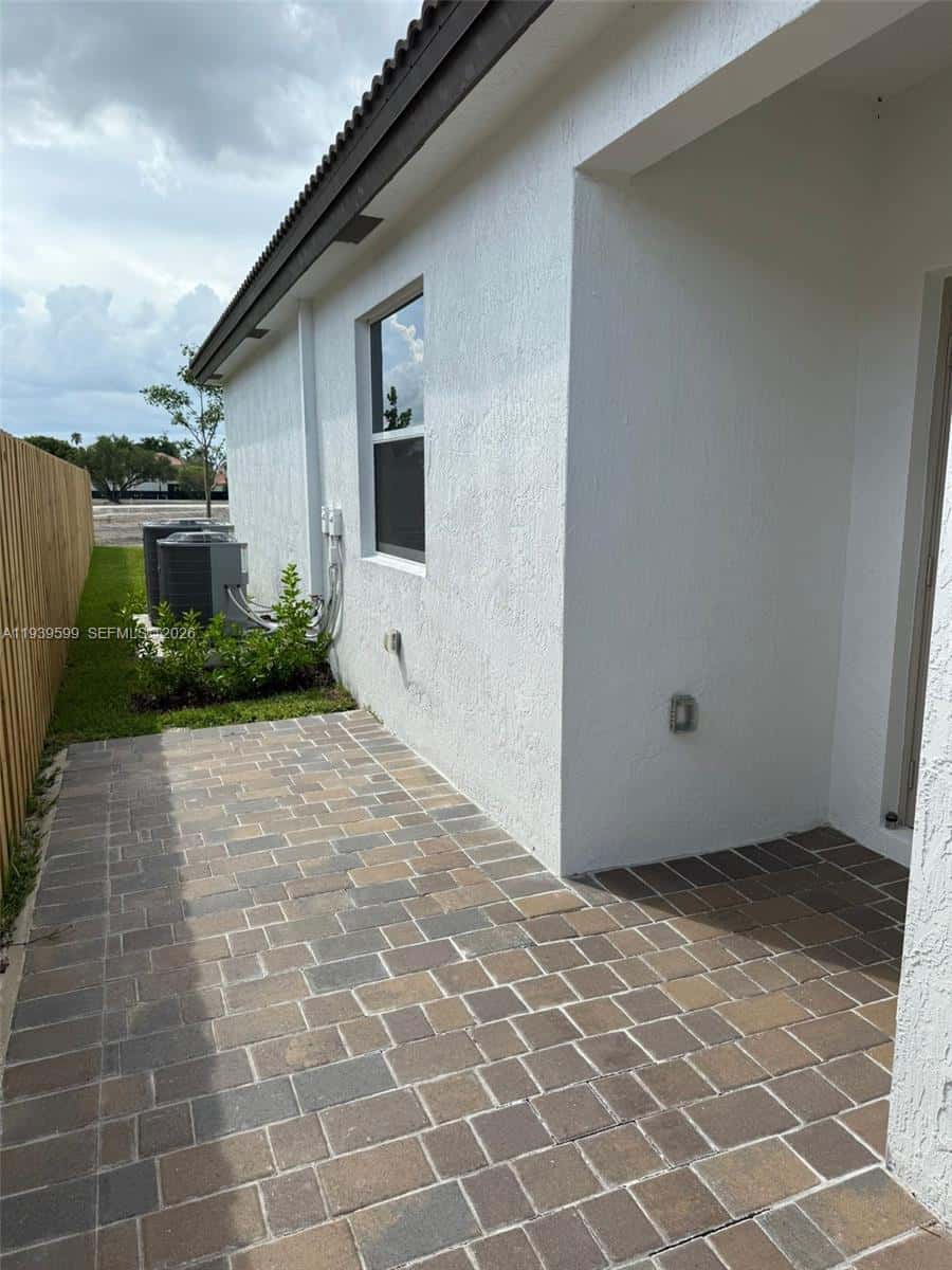 2832 SE 23rd Ave, Homestead FL 33035