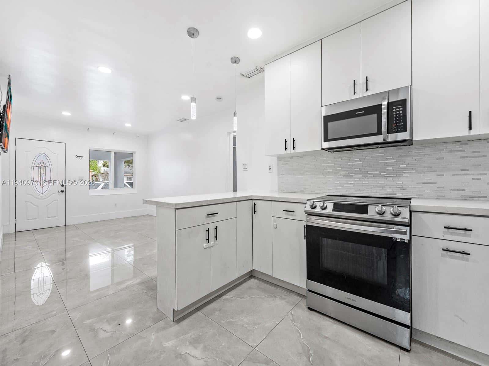 1230 NW 35th St, Miami FL 33142