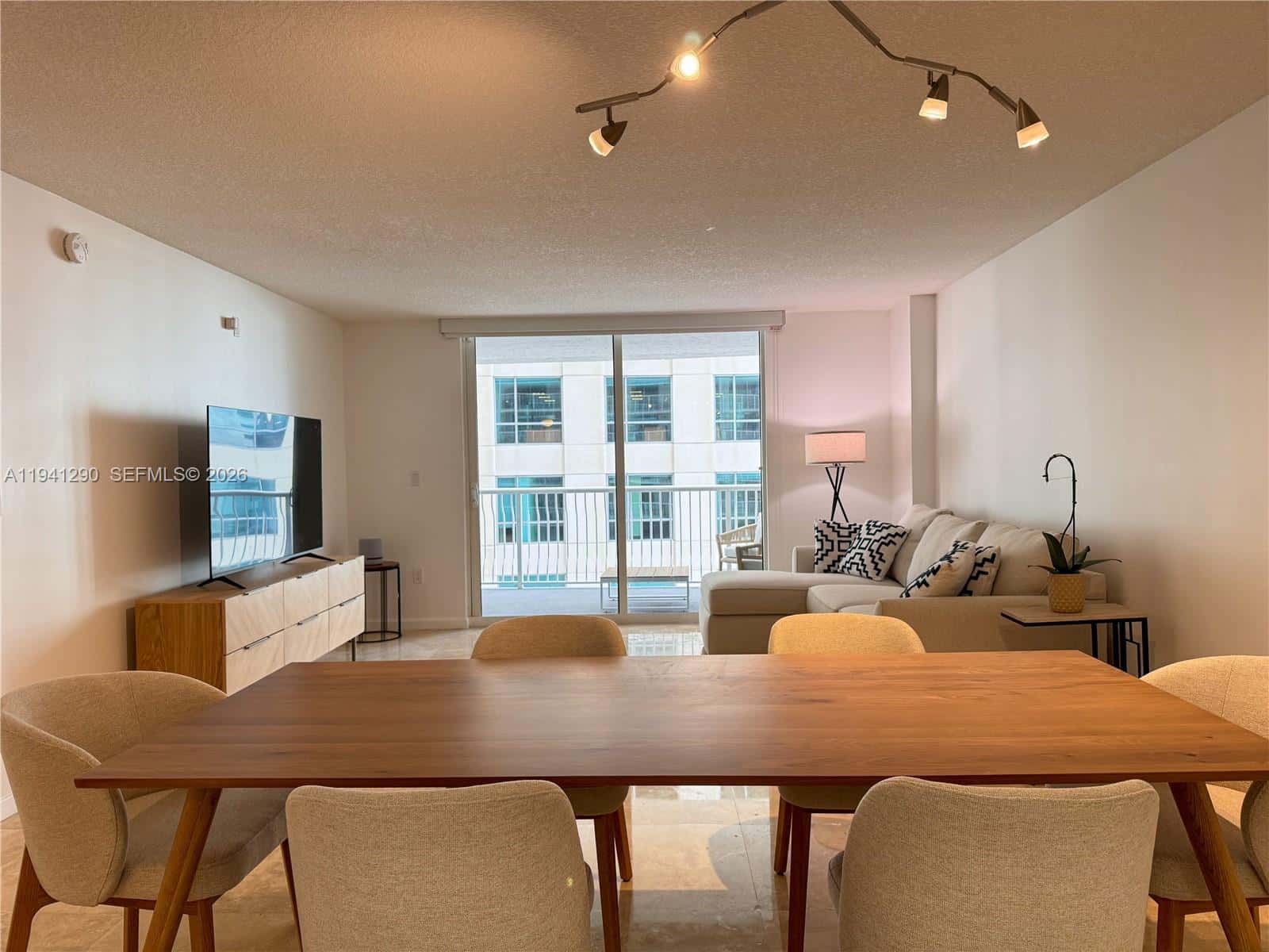 1200 Brickell Bay Dr # 1708, Miami FL 33131