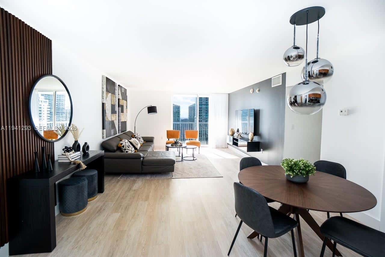 1200 Brickell Bay Dr # 3524, Miami FL 33131