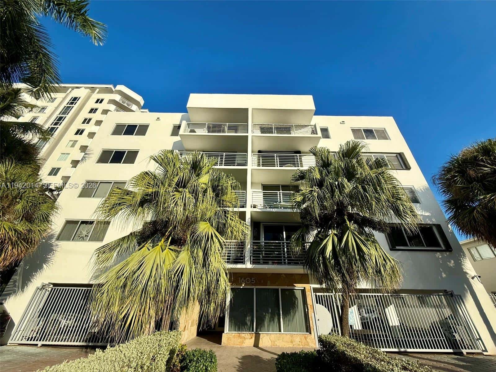 1605 Bay Rd # 407, Miami Beach FL 33139