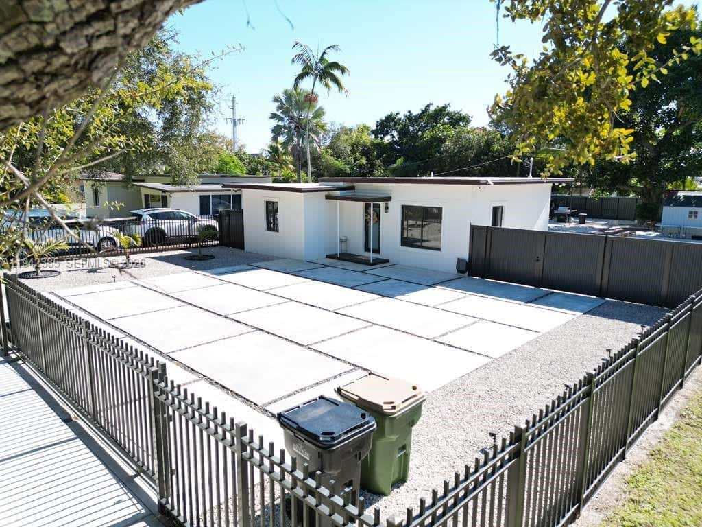 1220 NW 125th St, North Miami FL 33167