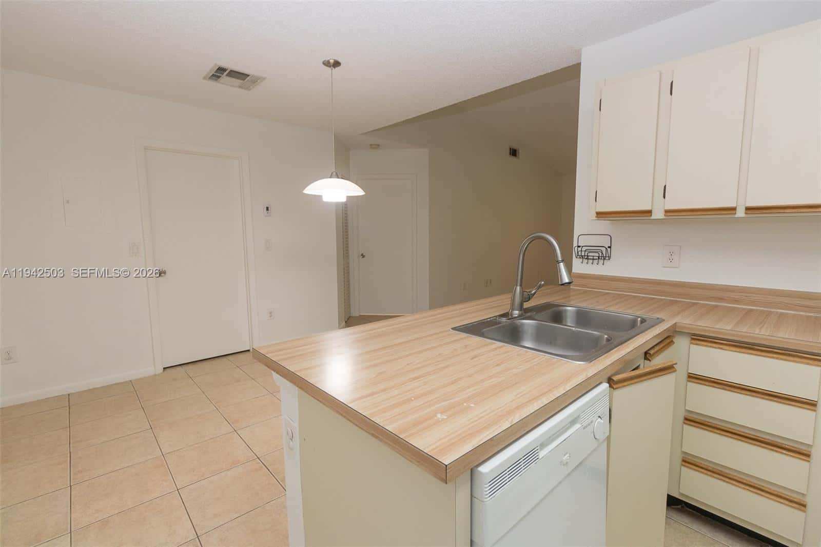 18328 NW 68th Ave # P, Hialeah FL 33015