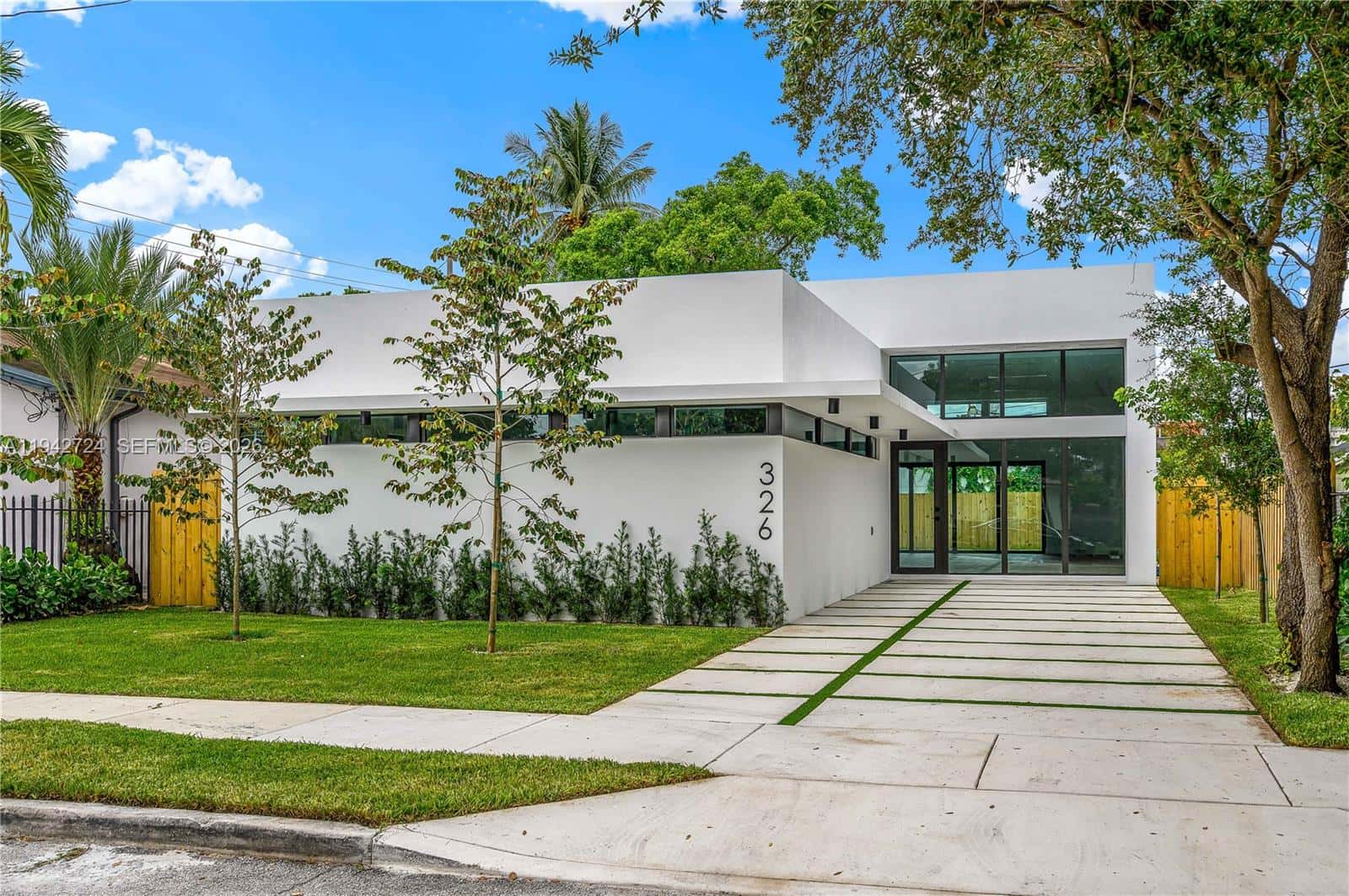 326 NW 40th St, Miami FL 33127