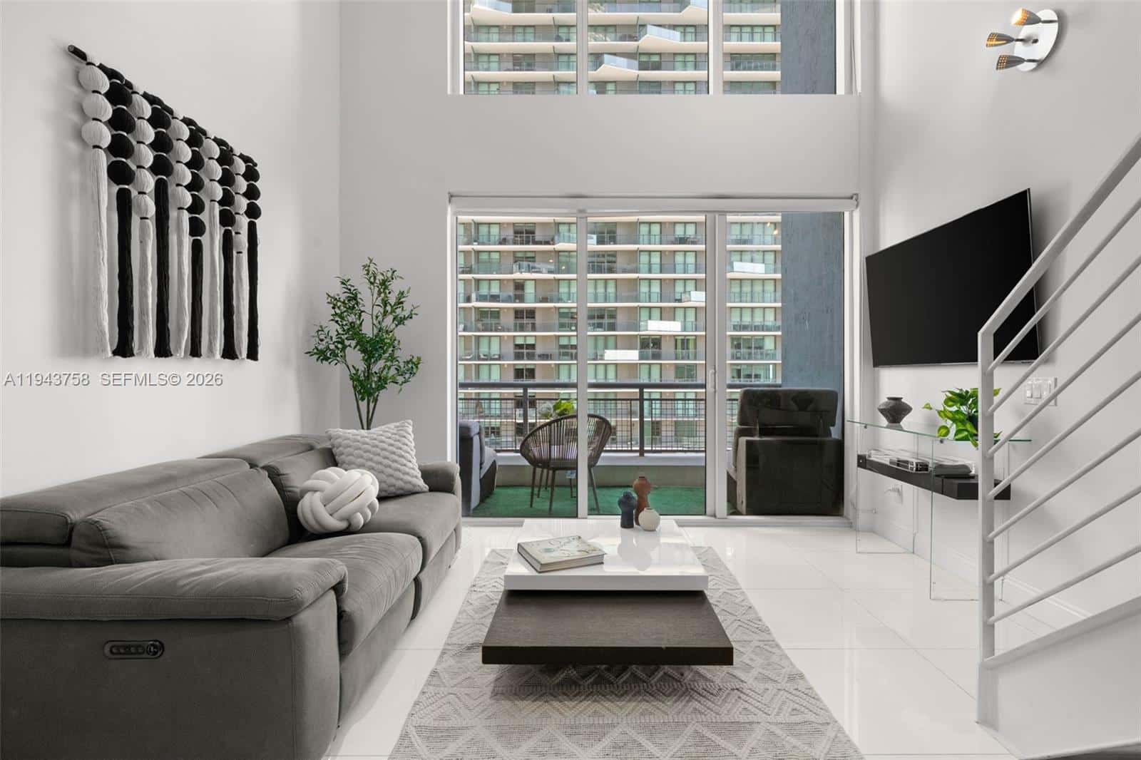 60 SW 13th St # 2812, Miami FL 33130