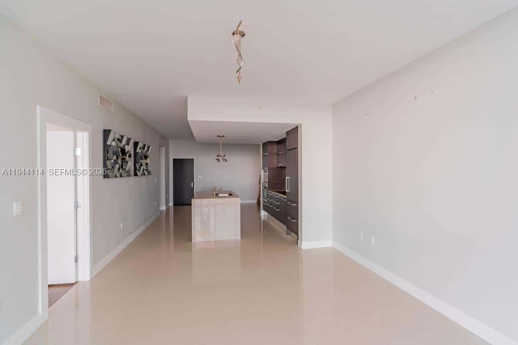 900 Biscayne Blvd # 2705, Miami FL 33132