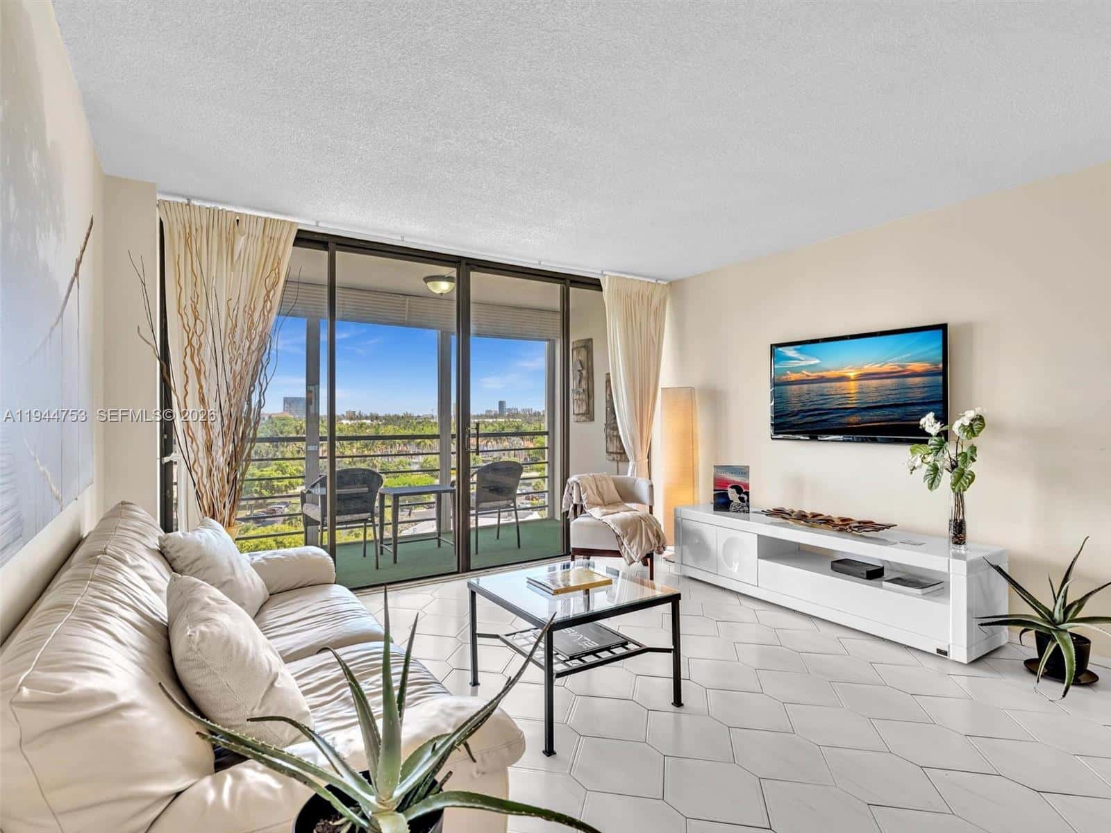 20400 W Country Club Dr # 817, Aventura FL 33180