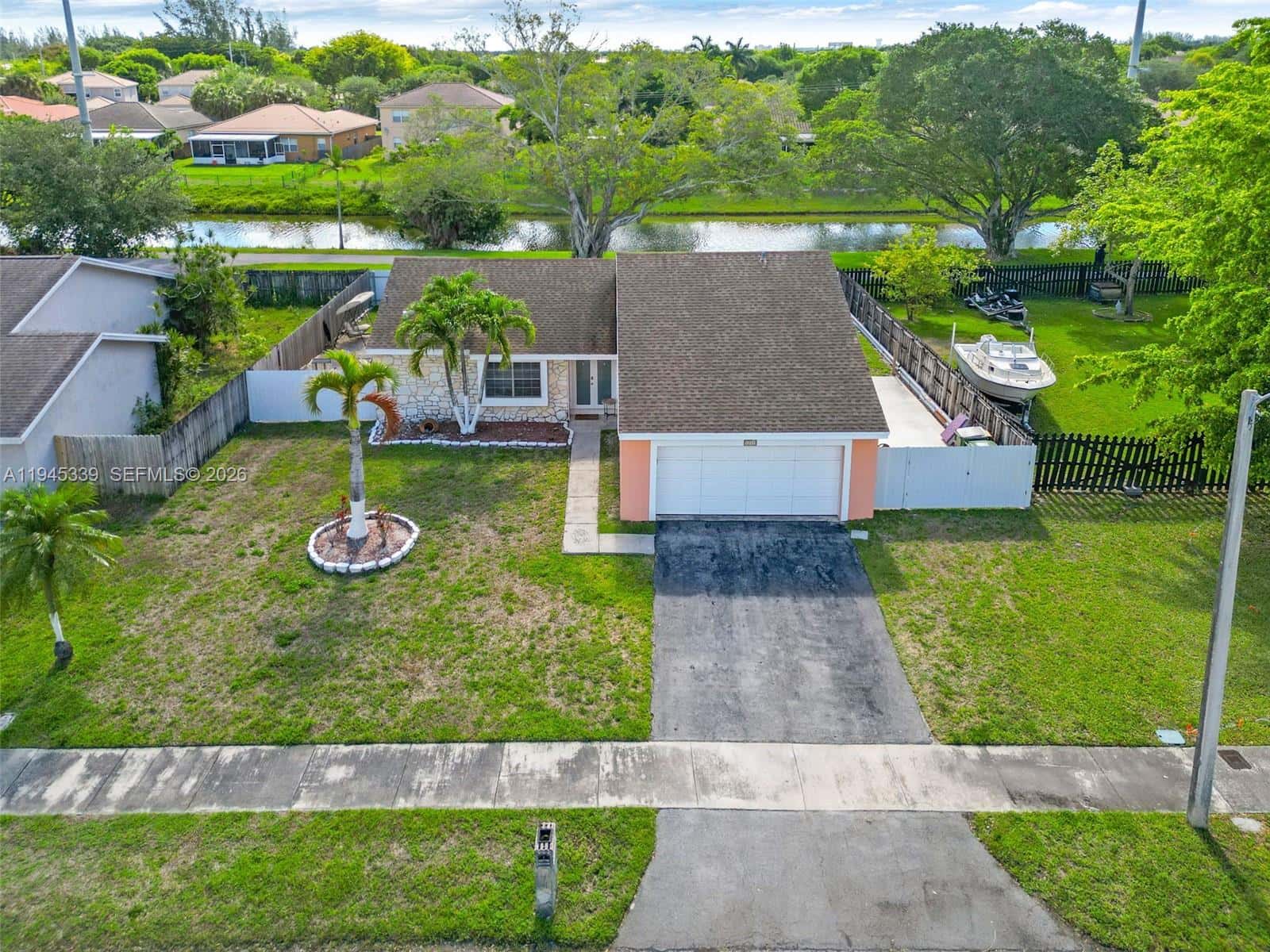1747 N Goldeneye Ln, Homestead FL 33035