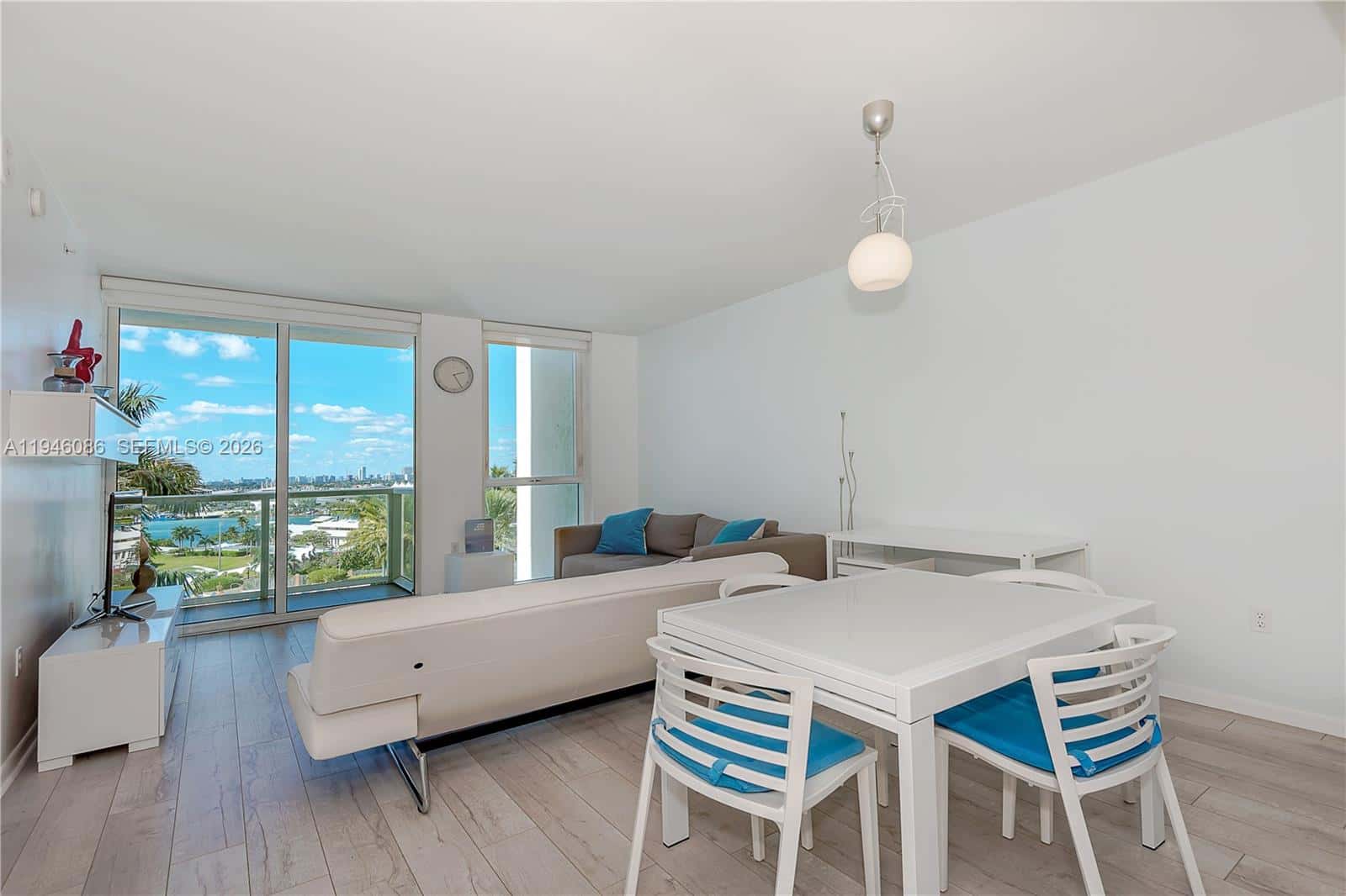 253 NE 2nd St # 907, Miami FL 33132
