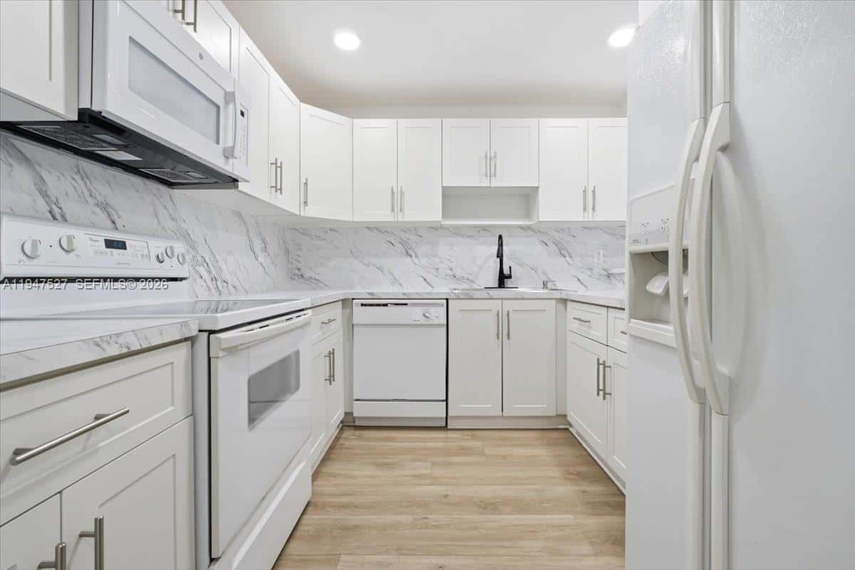6960 Miami Gardens Dr # 124, Hialeah FL 33015