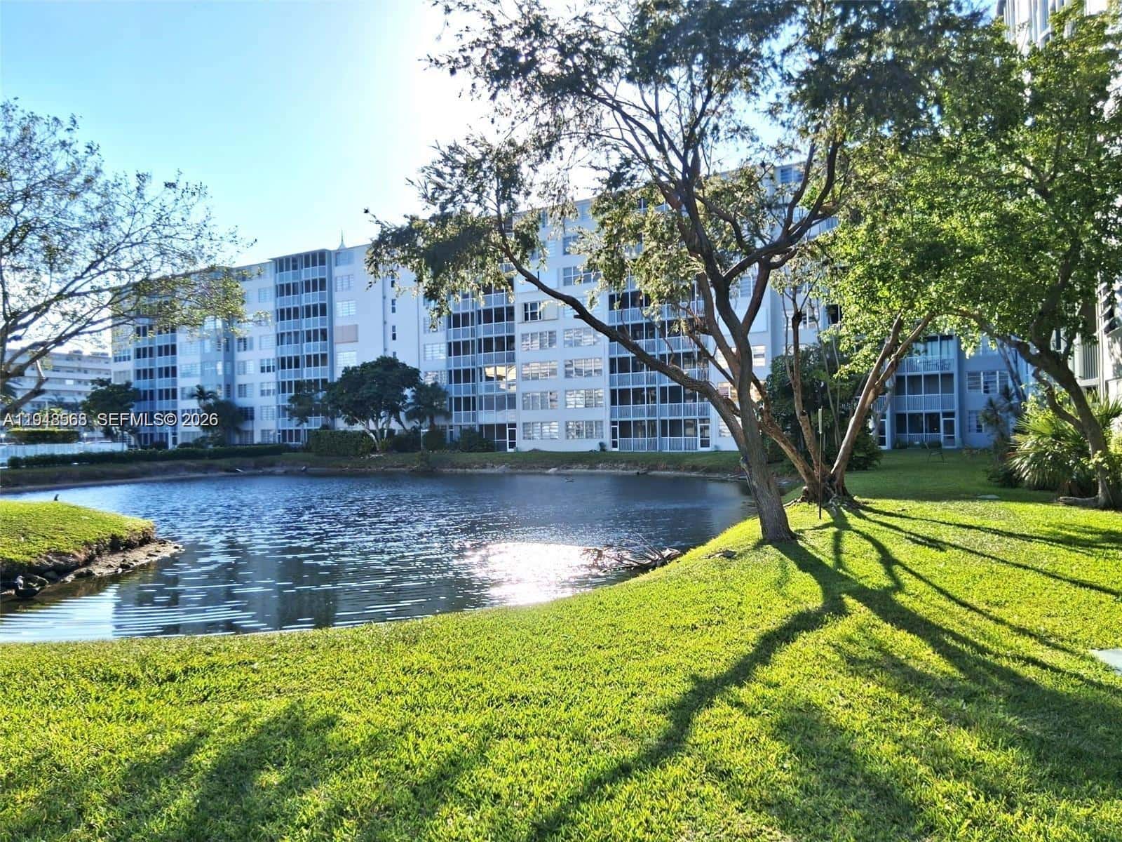 1700 NE 191st St # 202, Miami FL 33179