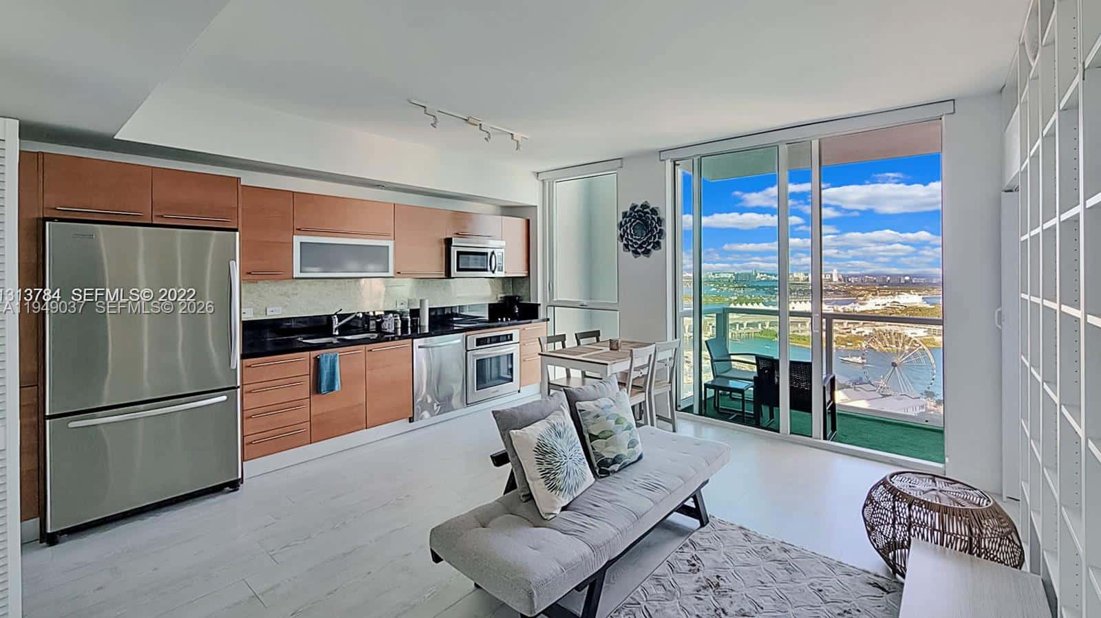 253 NE 2nd St # 3305, Miami FL 33132