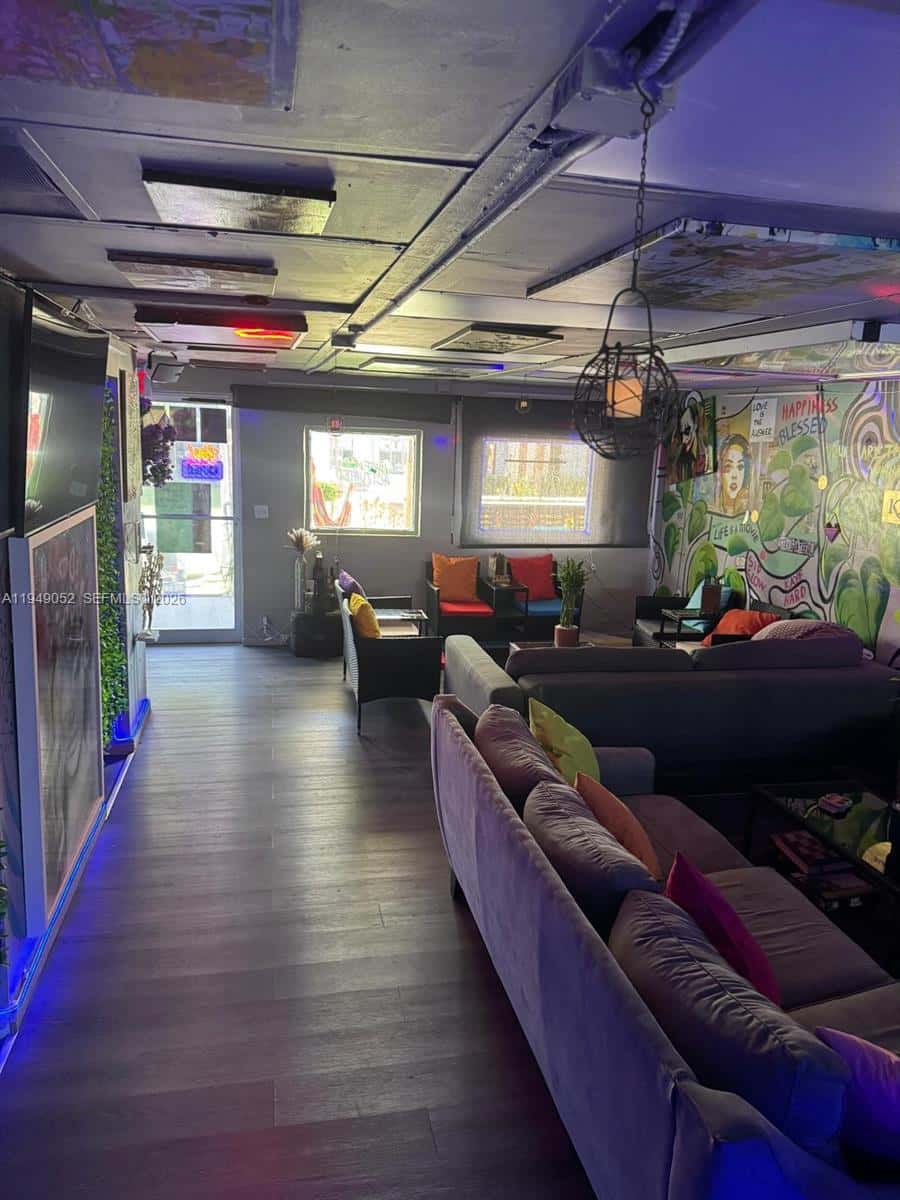 17010 W Dixie Hwy, North Miami Beach FL 33160