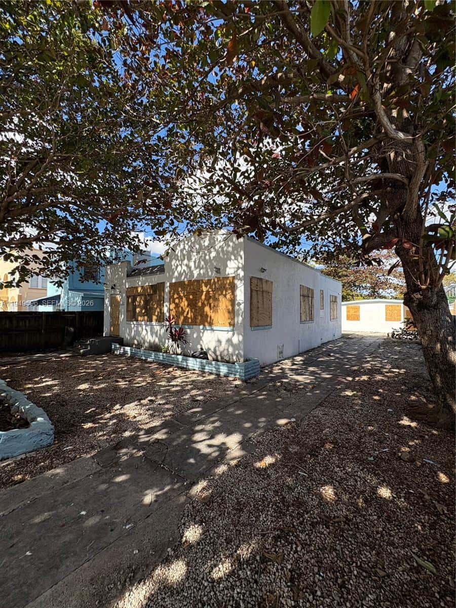 2341 SW 9th St, Miami FL 33135