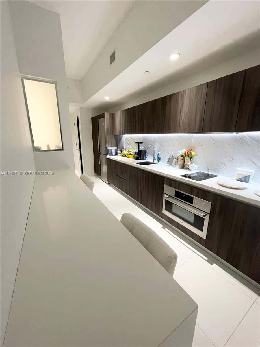 851 NE 1st Ave # 305, Miami FL 33132