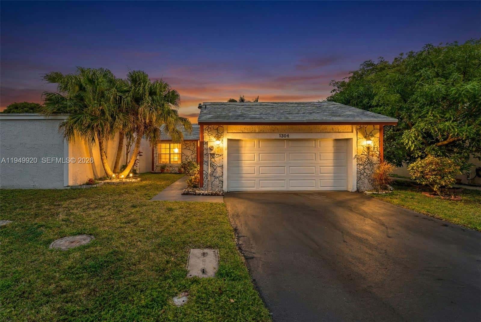 1304 Redstart Ct, Homestead FL 33035