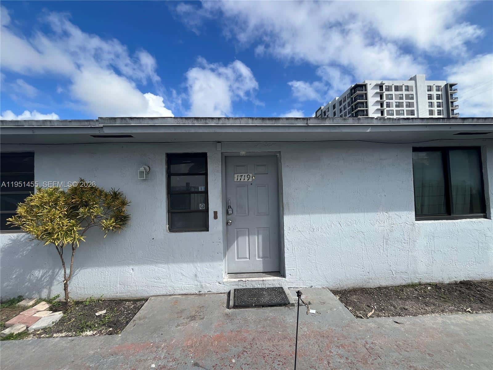 1719 NW 16th St # A, Miami FL 33125