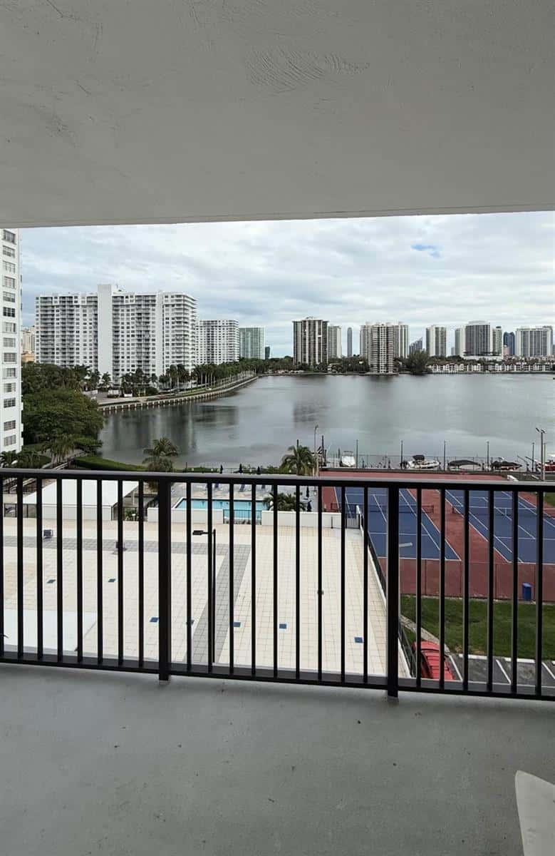 2750 NE 183rd Street # 709, Aventura FL 33160