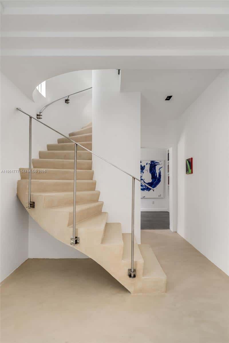 3325 Pine Tree Dr, Miami Beach FL 33140