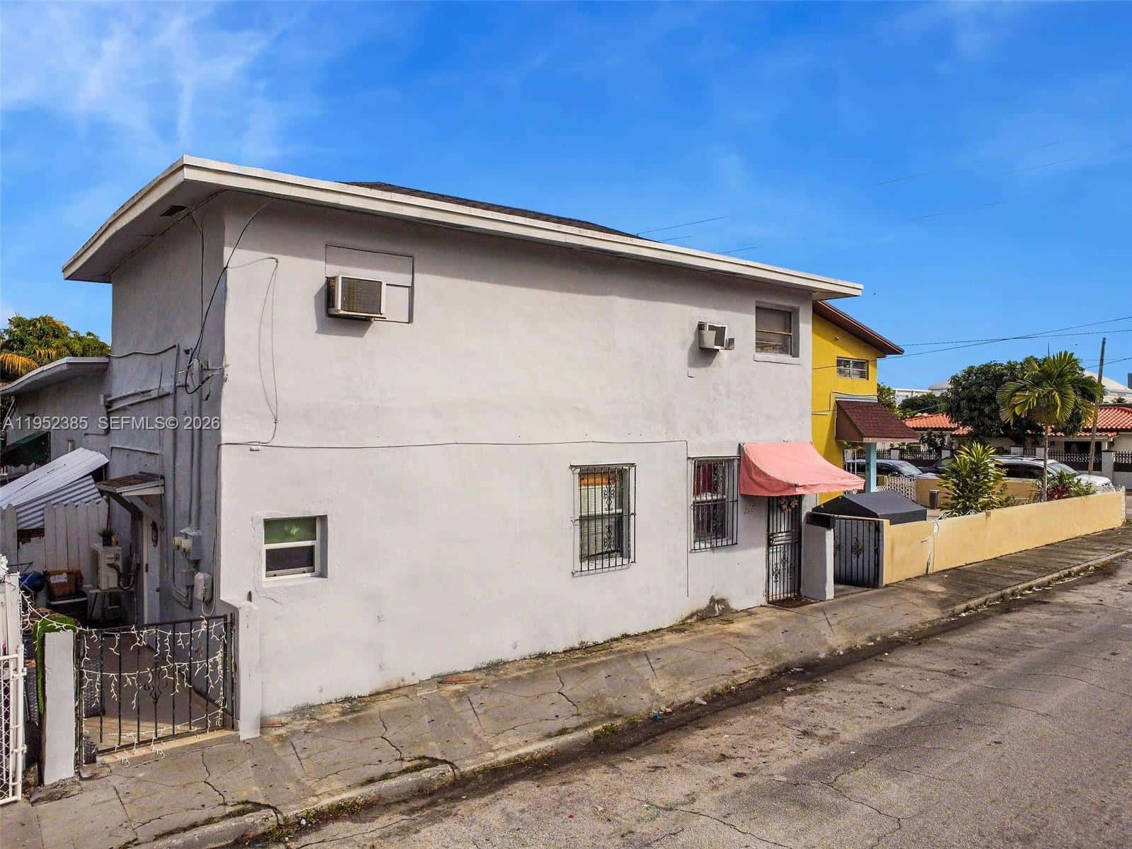 2105 NW 1st St, Miami FL 33125