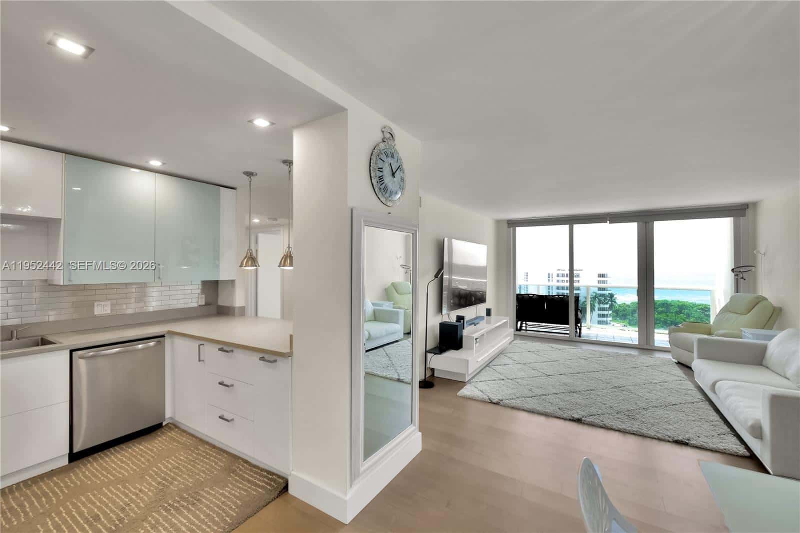 100 Bayview Dr # 1008, Sunny Isles Beach FL 33160