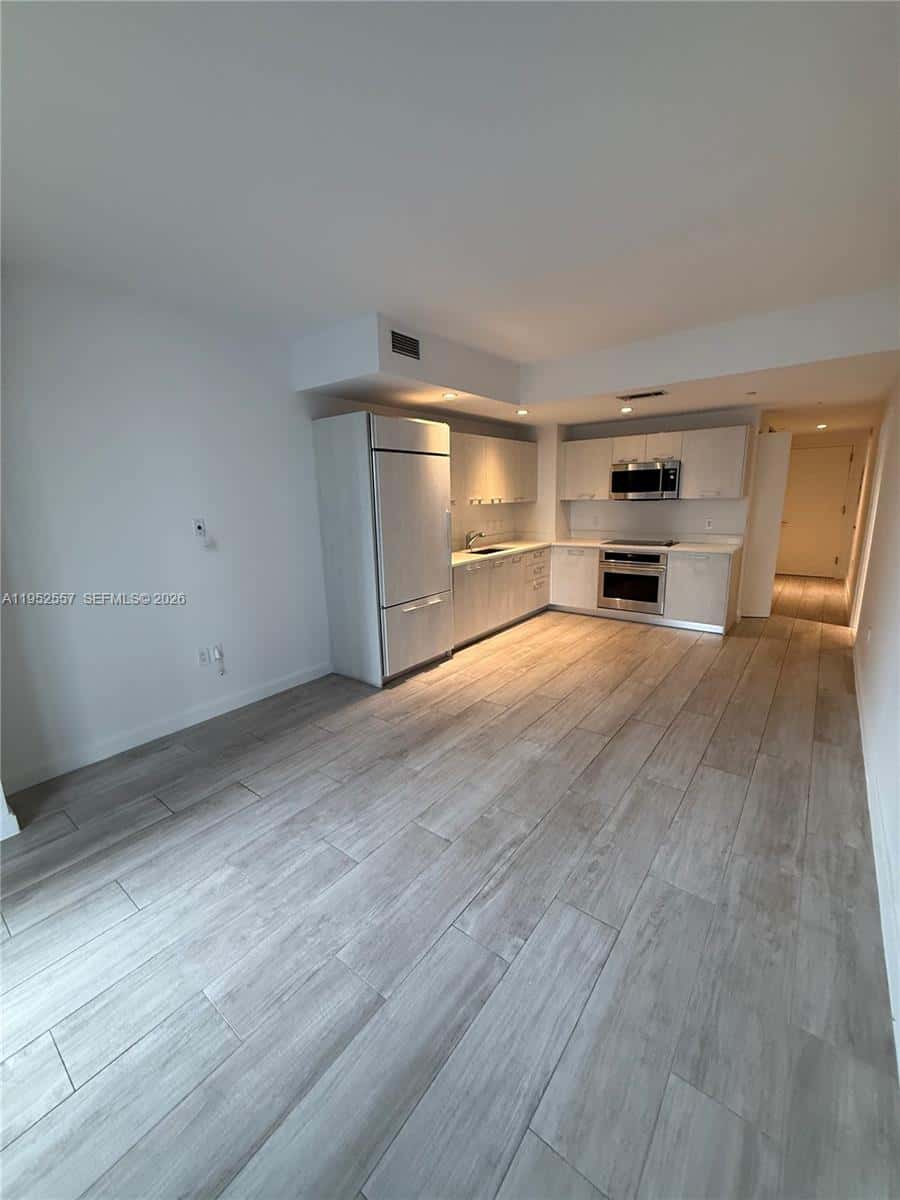 45 SW 9th St # 1004, Miami FL 33130
