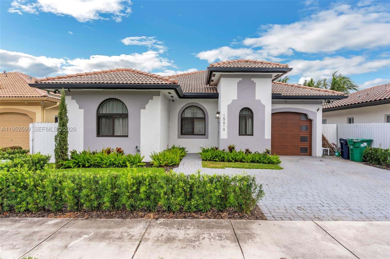 15619 SW 14th St, Miami FL 33194