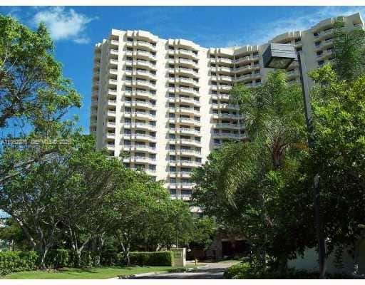 3300 NE 192nd St # 914, Aventura FL 33180