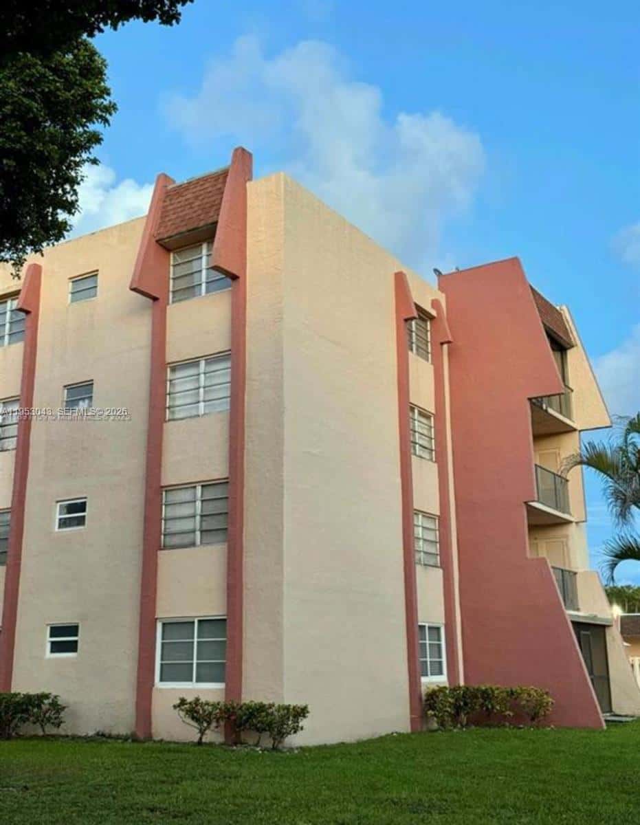 13715 Kendale Lakes Cir # 116, Miami FL 33183