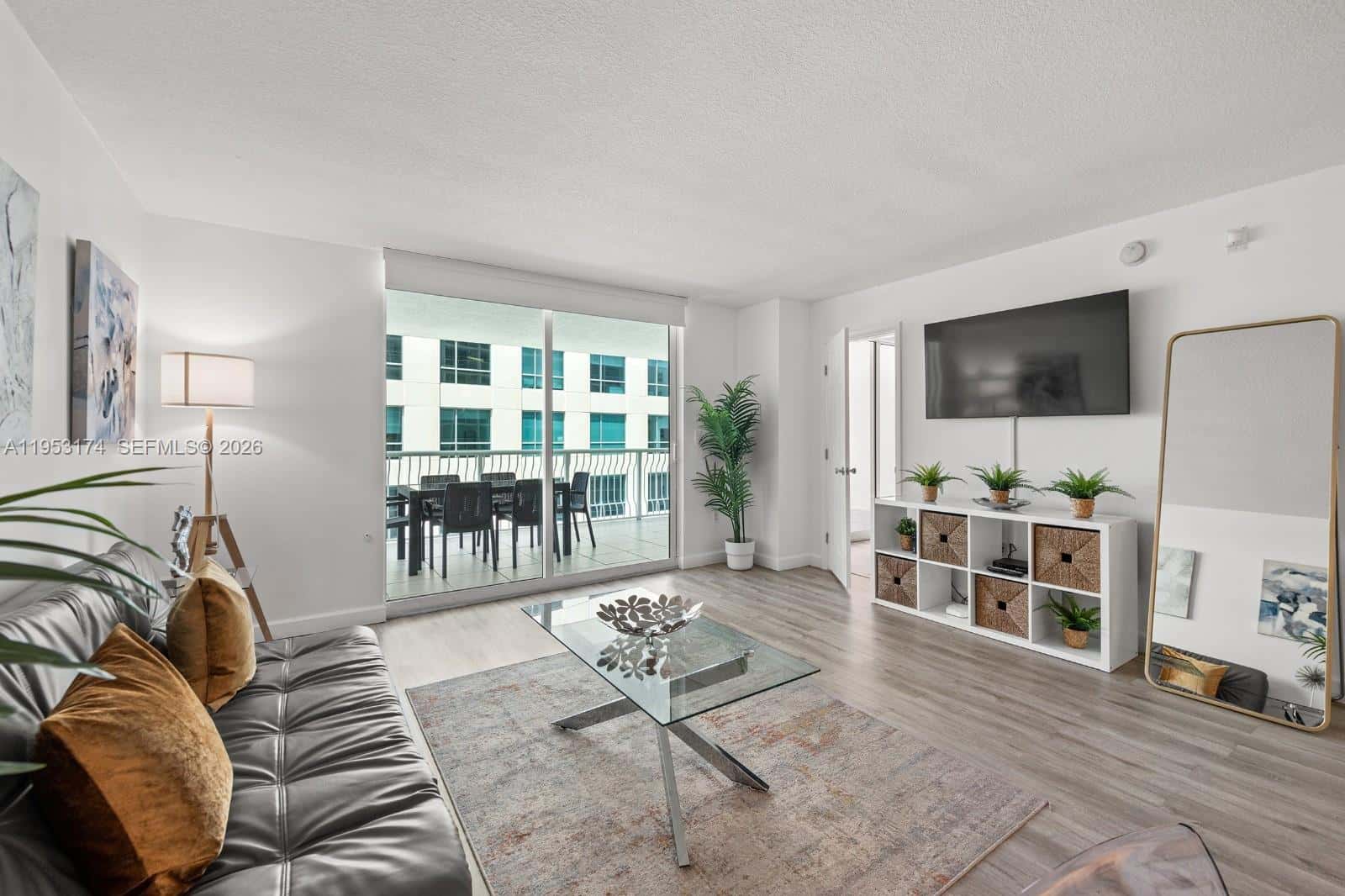 1200 Brickell Bay Dr # 2414, Miami FL 33131