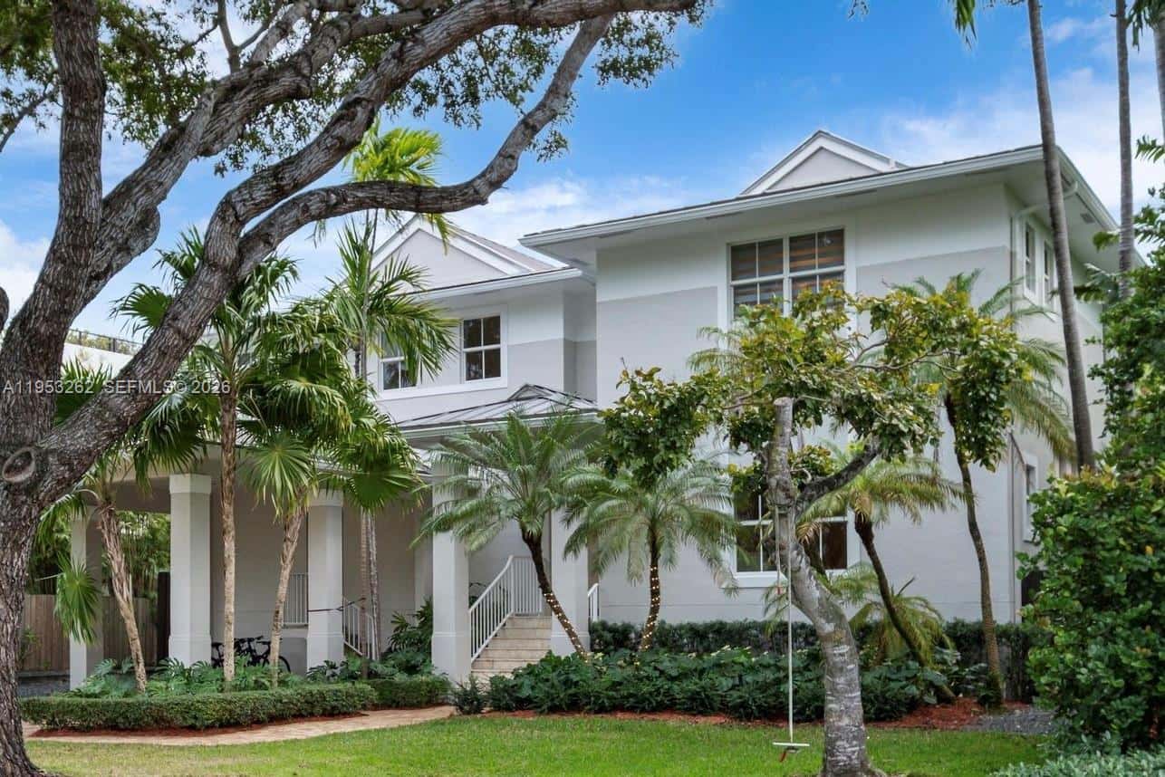 164 W Mashta Dr, Key Biscayne FL 33149