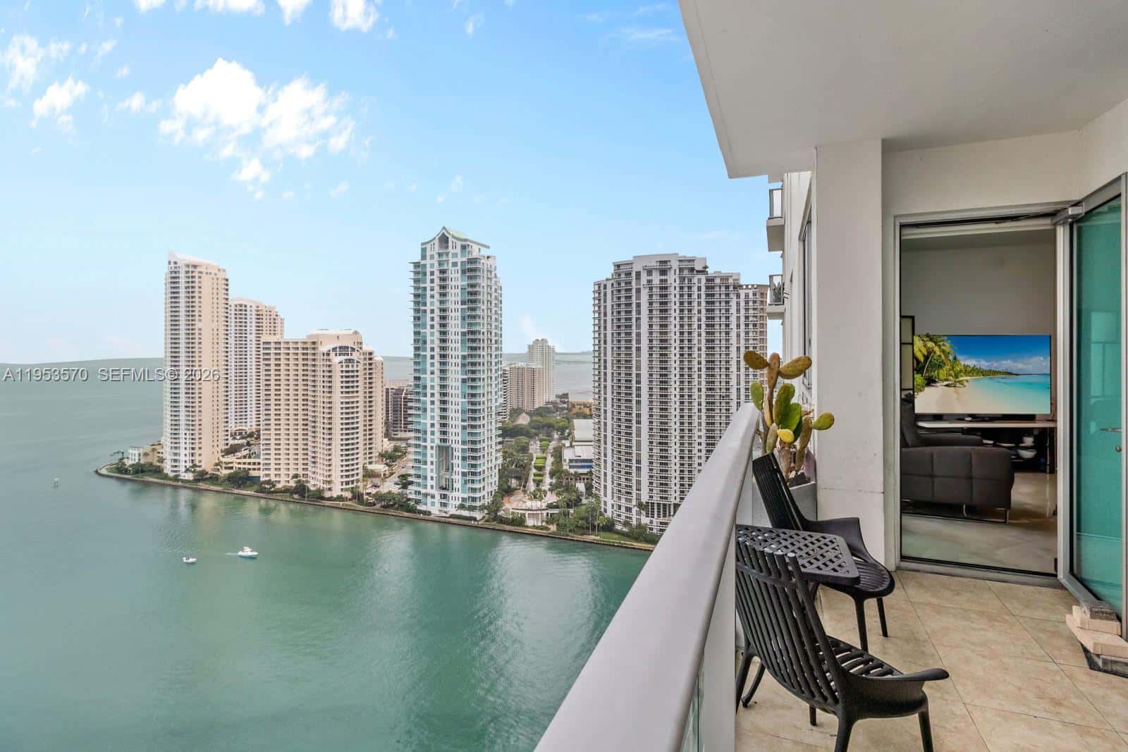 300 S Biscayne Blvd # 2514, Miami FL 33131