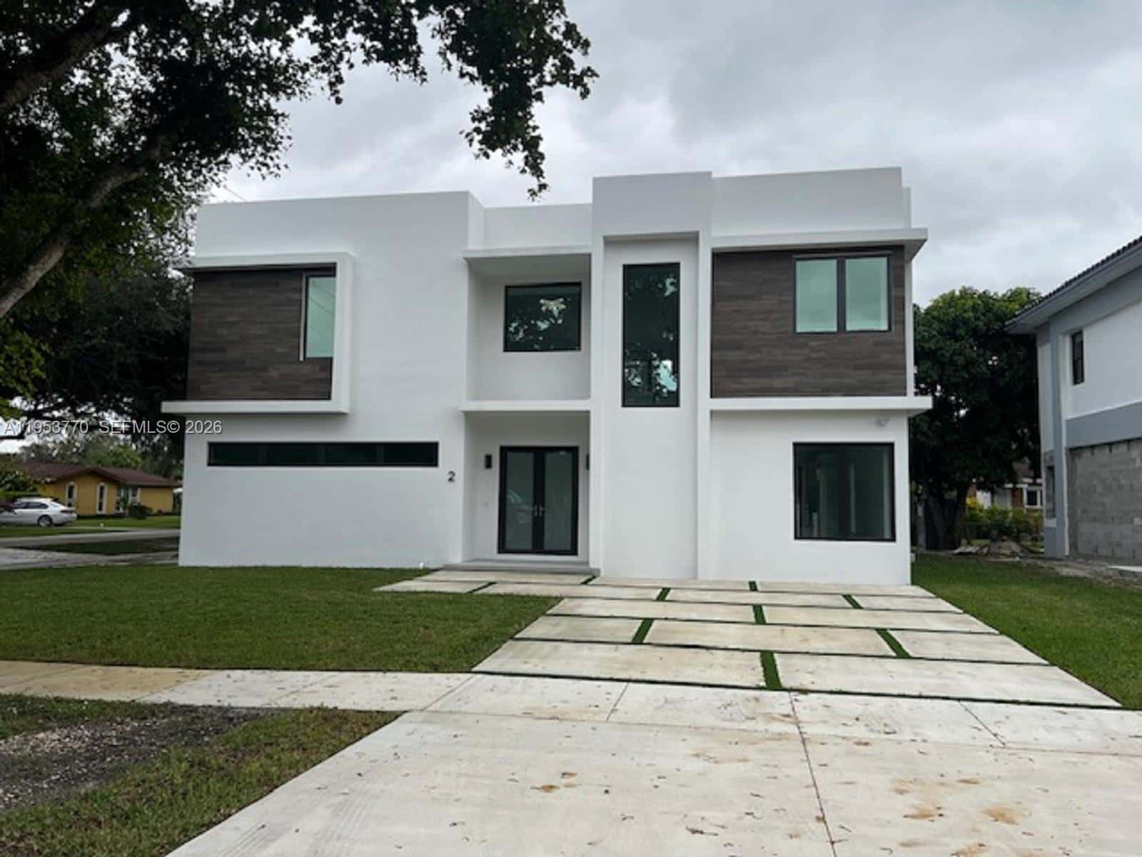 2 Hough Dr, Miami Springs FL 33166