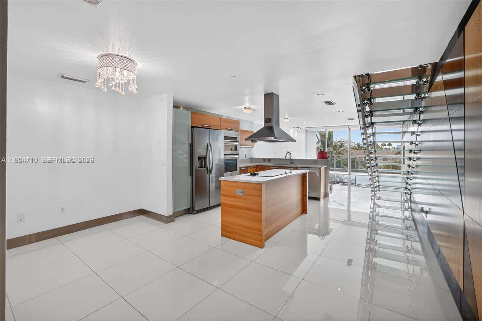 2950 NE 188th St # 302, Aventura FL 33180