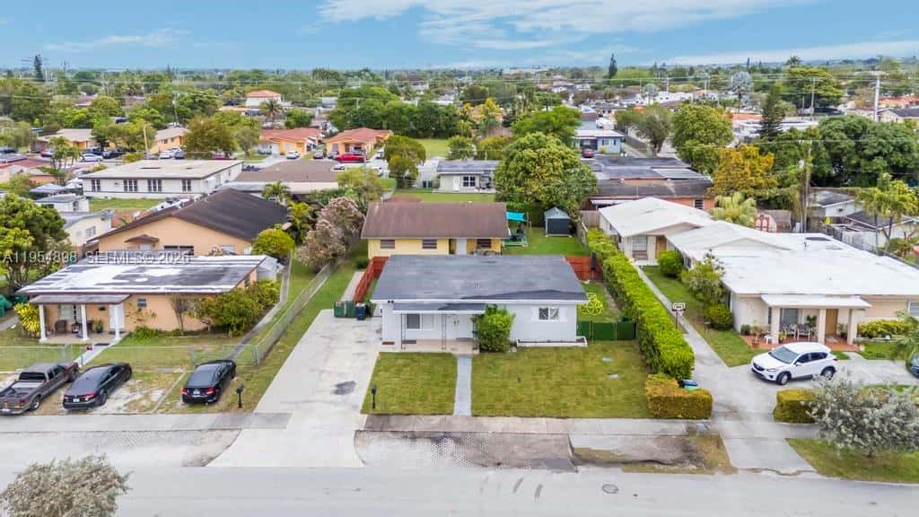 9435-9437 SW 39th St, Miami FL 33165