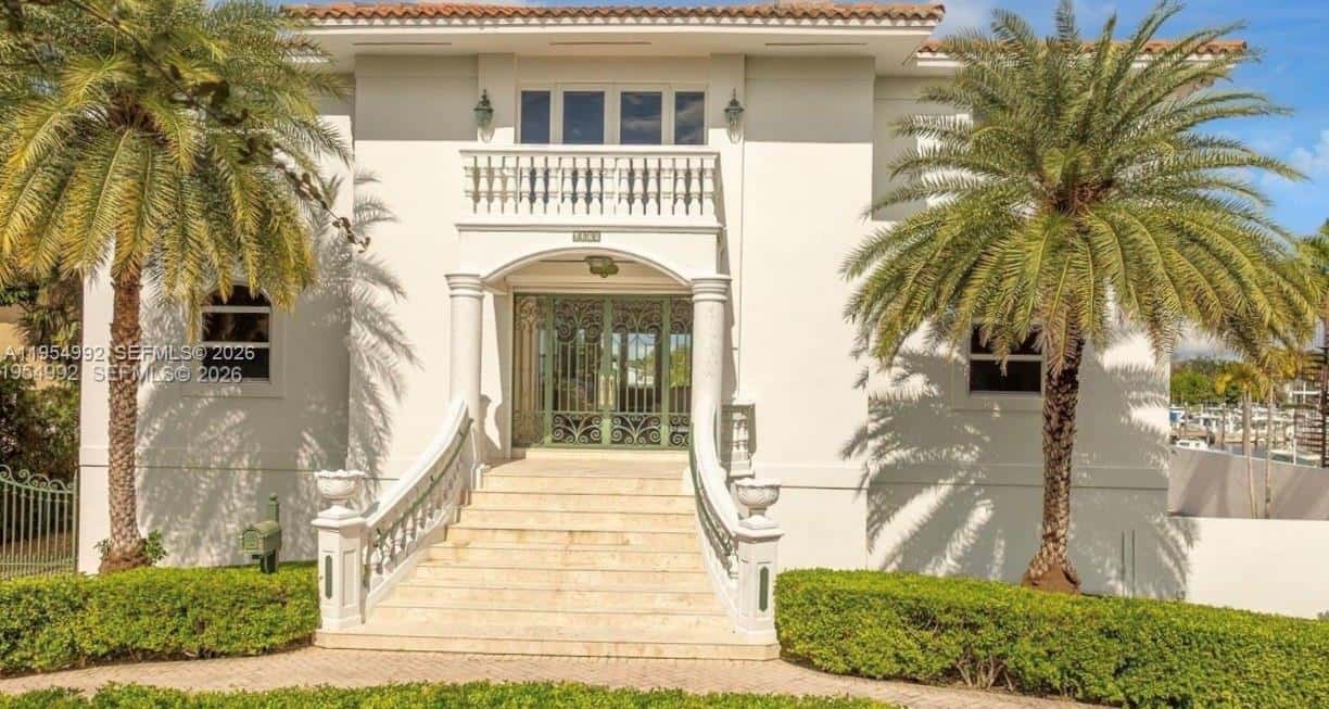 6275 Dolphin Dr, Coral Gables FL 33158